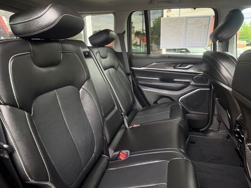 Used 2023 Jeep Grand Cherokee Limited w/ Luxury Tech Group II AWD/4WD image 23