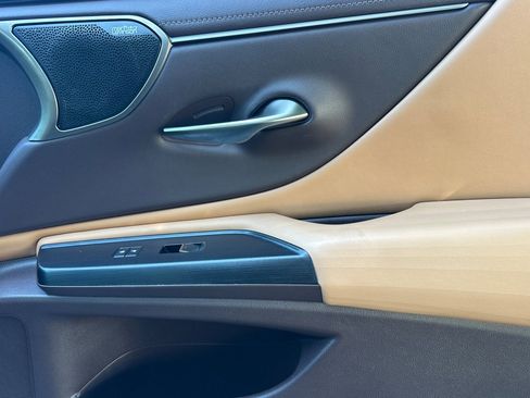 Certified 2021 Lexus ES 300h w/ Accessory Package image 21