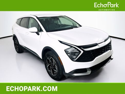 Used 2025 Kia Sportage LX image 1