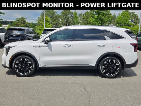 Used 2025 Kia Sorento EX w/ Panoramic Sunroof Package FWD image 4
