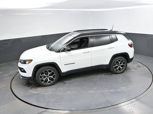Used 2025 Jeep Compass Limited AWD/4WD image 41