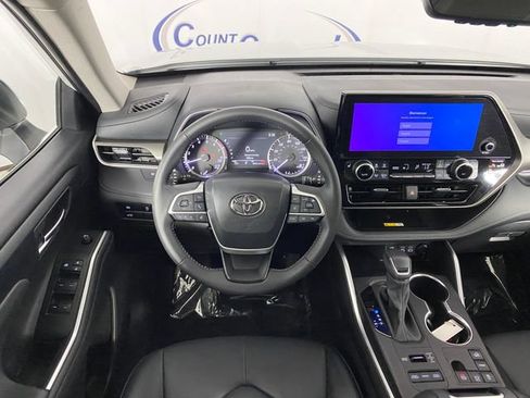 Certified 2024 Toyota Highlander XLE AWD/4WD image 19