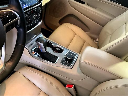 Used 2020 Jeep Grand Cherokee Limited AWD/4WD image 17