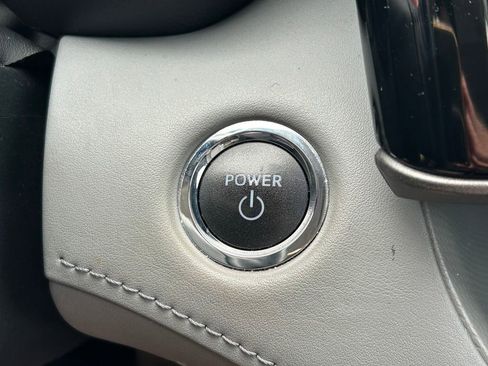 Used 2023 Toyota Highlander LE FWD image 28