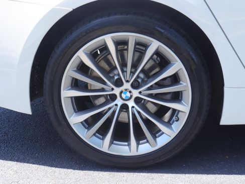 Used 2021 BMW 530i w/ Premium Package RWD image 41
