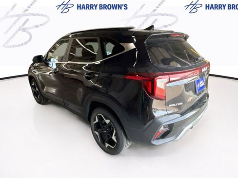 Used 2024 Kia Seltos EX AWD/4WD image 2