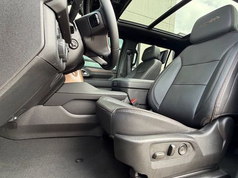 Used 2024 Chevrolet Suburban High Country w/ Premium Package AWD/4WD image 6