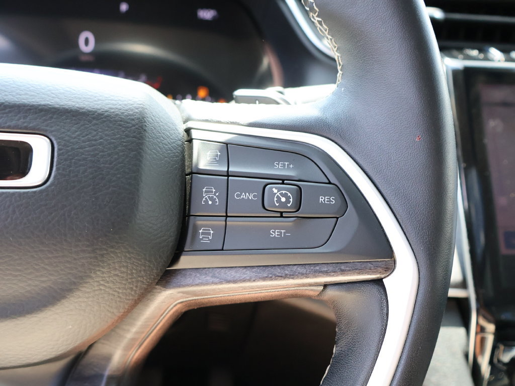 Used 2022 Jeep Grand Cherokee L Limited AWD/4WD image 29