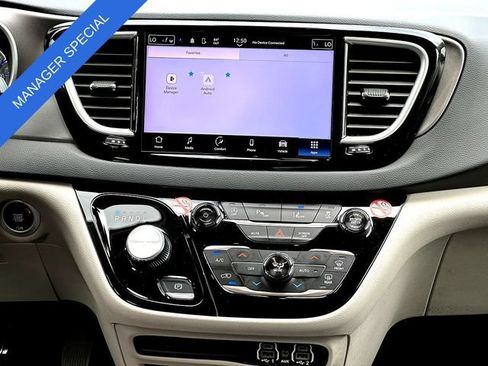 Used 2024 Chrysler Pacifica Touring-L FWD image 30