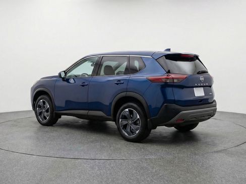 Used 2025 Nissan Rogue SV image 6
