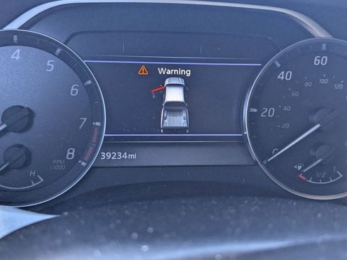 Certified 2022 Nissan Frontier SV w/ Technology Package image 9