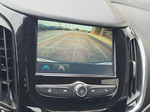 Used 2017 Chevrolet Cruze Premier FWD image 23