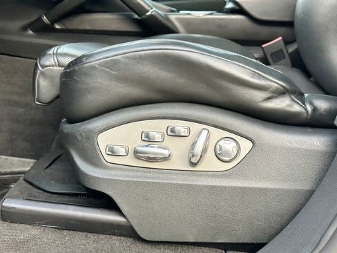 Used 2013 Porsche Cayenne Turbo image 17