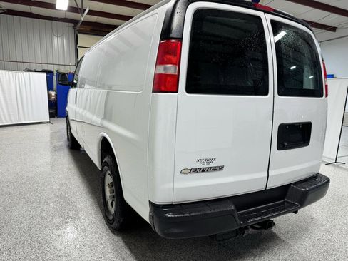 Used 2018 Chevrolet Express 3500 image 5