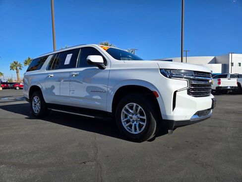 Used 2024 Chevrolet Suburban LT image 1