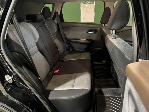 Used 2023 Nissan Rogue SV image 32