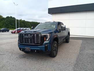 Used 2026 GMC Sierra 2500 Denali Ultimate w/ LPO, Black Badging Package AWD/4WD video 1