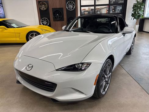 Used 2016 MAZDA MX-5 Miata Grand Touring image 2