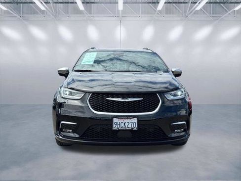 Certified 2022 Chrysler Pacifica Pinnacle FWD image 2