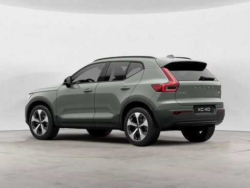 Used 2023 Volvo XC40 B5 Plus w/ Climate Package AWD/4WD image 5