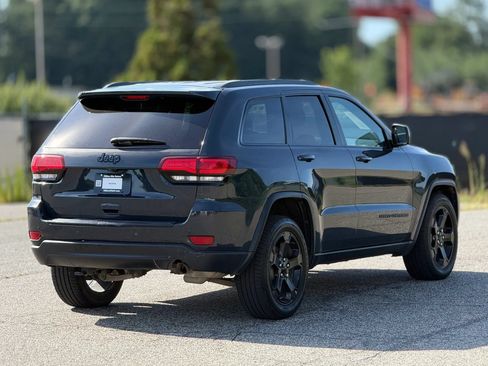 Used 2018 Jeep Grand Cherokee Laredo AWD/4WD image 9