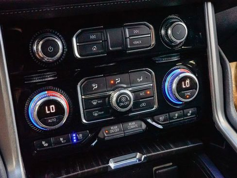 Used 2022 GMC Yukon XL Denali w/ Denali Ultimate Package image 21