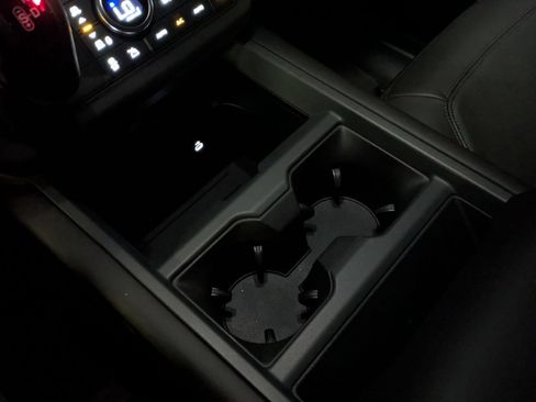 New 2026 Land Rover Defender 130 X-Dynamic SE AWD/4WD image 22