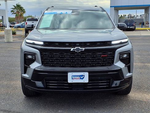 Used 2024 Chevrolet Traverse RS image 2