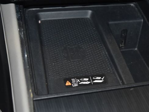 Used 2024 GMC Acadia Elevation image 14