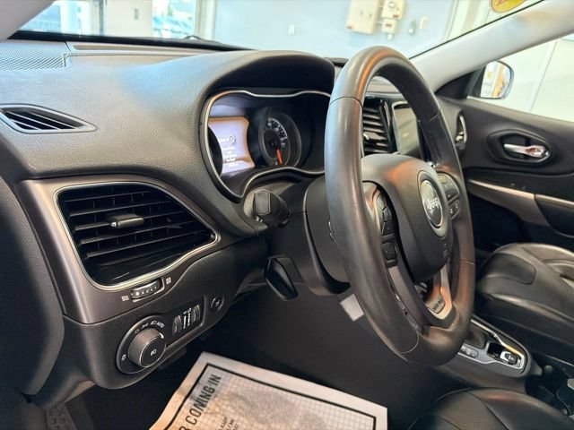 Used 2022 Jeep Cherokee Limited AWD/4WD image 19