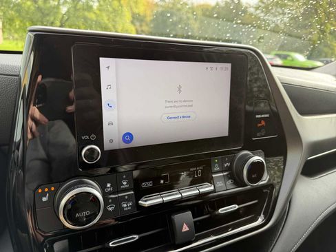 Used 2023 Toyota Highlander XLE image 50