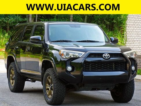 Used 2017 Toyota 4Runner SR5 AWD/4WD image 4