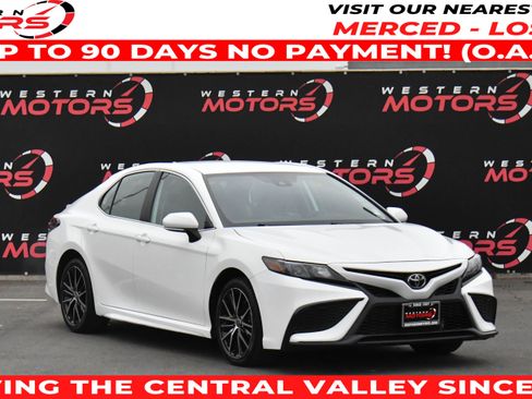 Used 2024 Toyota Camry SE image 1