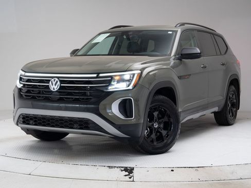 Used 2024 Volkswagen Atlas Peak Edition SE AWD/4WD image 1