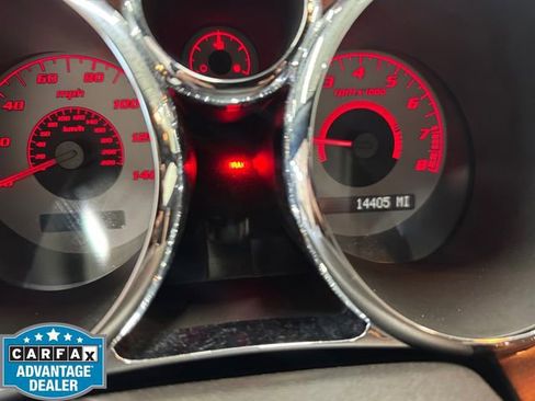 Used 2006 Pontiac Solstice Convertible w/ Premium Package RWD image 2