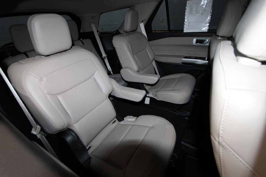Used 2023 Ford Explorer XLT w/ Equipment Group 202A AWD/4WD image 23