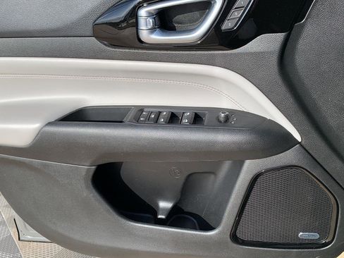 Used 2023 Jeep Compass Limited w/ Elite Group image 13