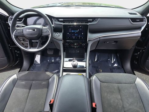 Certified 2024 Jeep Grand Cherokee Altitude AWD/4WD image 9