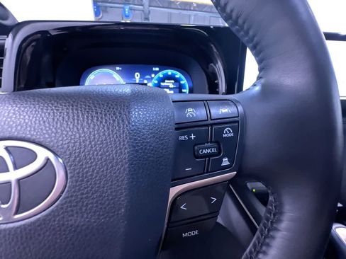 Used 2023 Toyota Crown XLE image 21