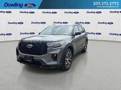 Certified 2025 Ford Explorer ST-Line AWD/4WD image 4