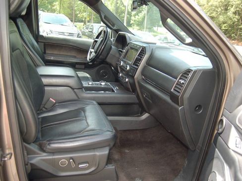 Used 2018 Ford Expedition Max Limited AWD/4WD image 10