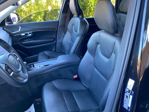 Used 2020 Volvo XC90 T6 Momentum image 25