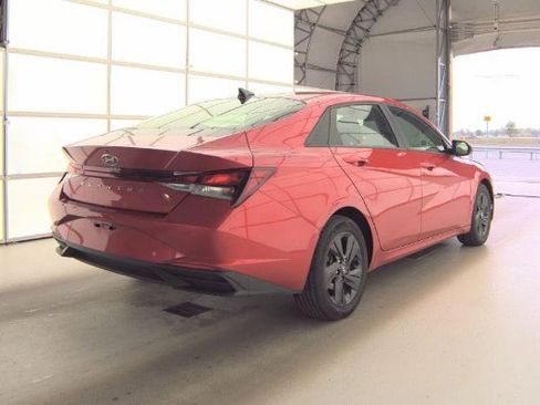 Used 2023 Hyundai Elantra SEL w/ Preferred Accessory Package FWD image 4