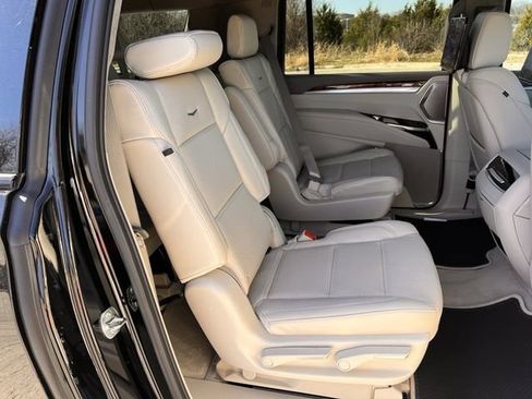 Certified 2025 Cadillac Escalade ESV Sport Platinum w/ LPO, ONYX Package image 30