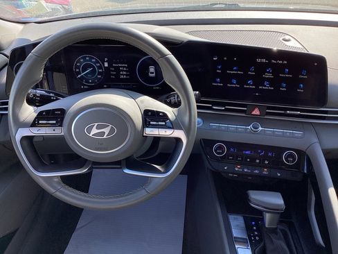 Used 2025 Hyundai Elantra SEL image 19