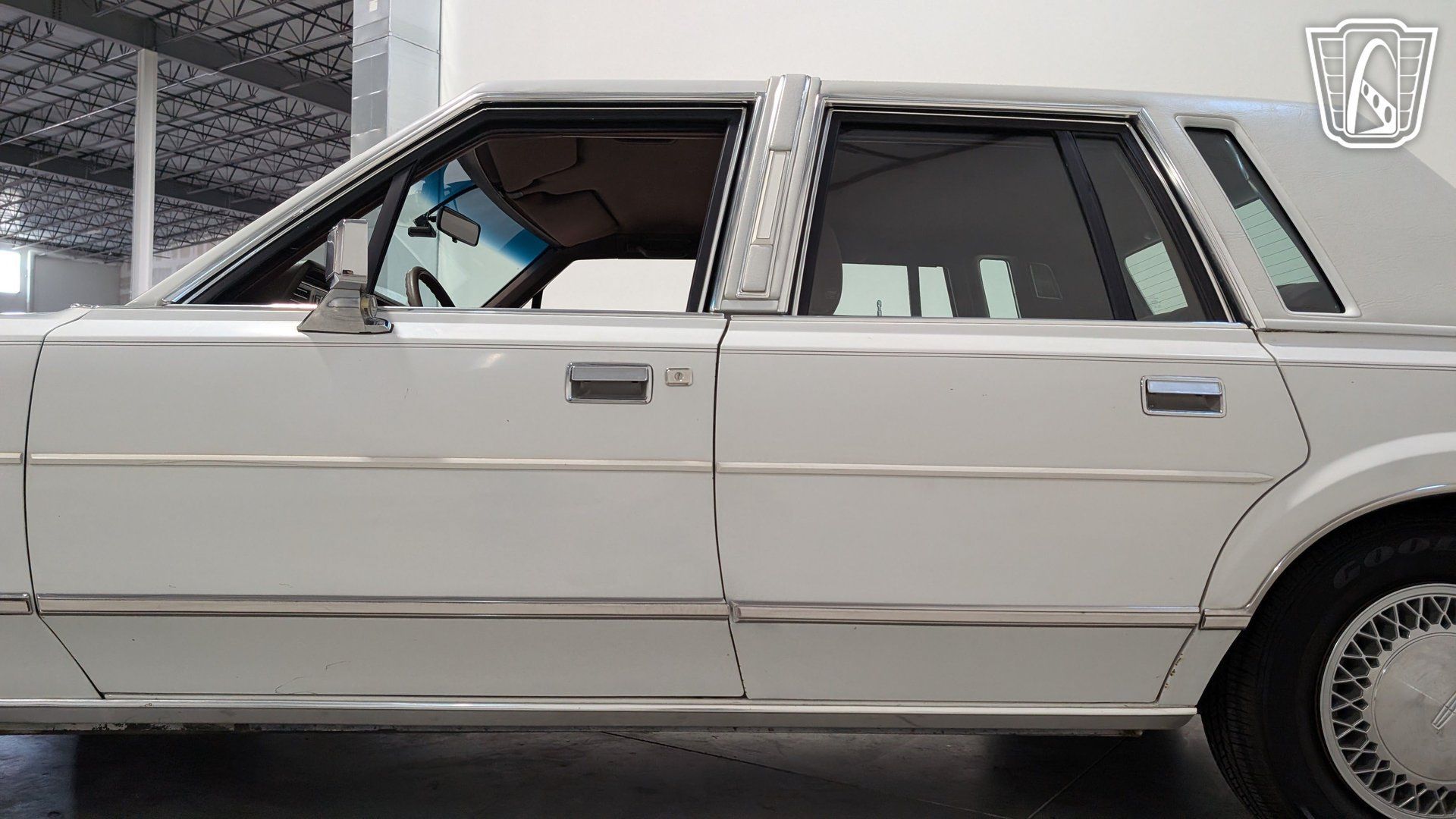 Used 1988 Lincoln Town Car RWD image 28