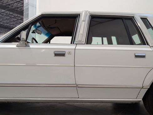 Used 1988 Lincoln Town Car RWD image 28