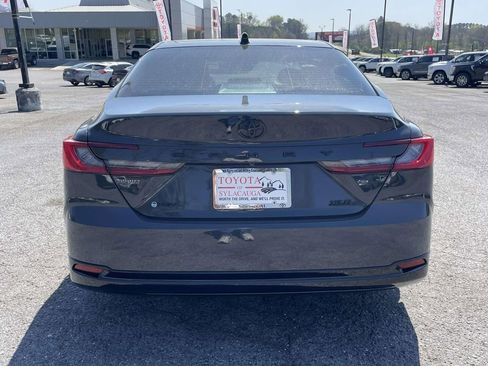 Used 2025 Toyota Camry XLE w/ Premium Plus Package image 3