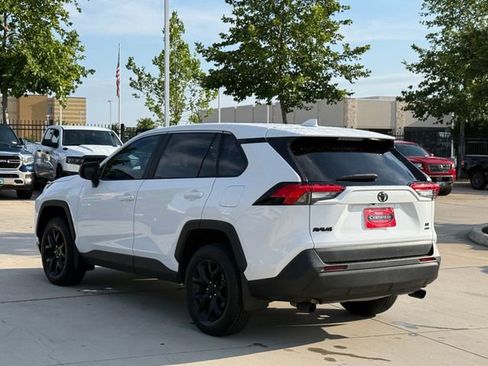 Used 2023 Toyota RAV4 LE AWD/4WD image 4
