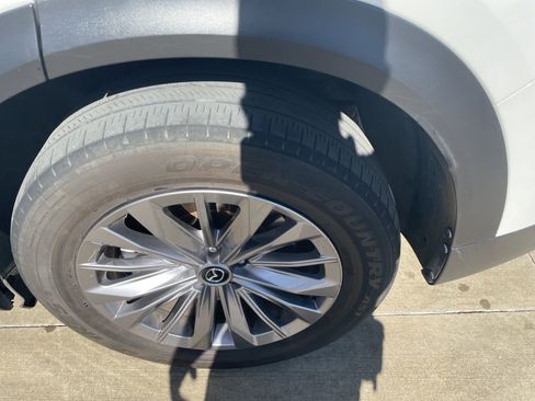 Used 2025 MAZDA CX-90 3.3 Turbo w/ Select Package image 17